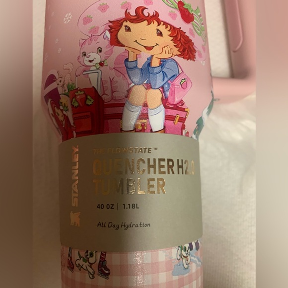 Stanley Strawberry Shortcake Berry Merry Christmas Limited Edition New  40 OZ - Picture 12 of 16